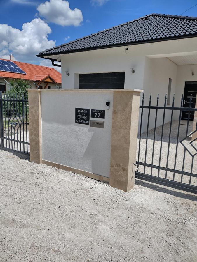 Tandem Apartman Kapolnasnyek Exterior foto